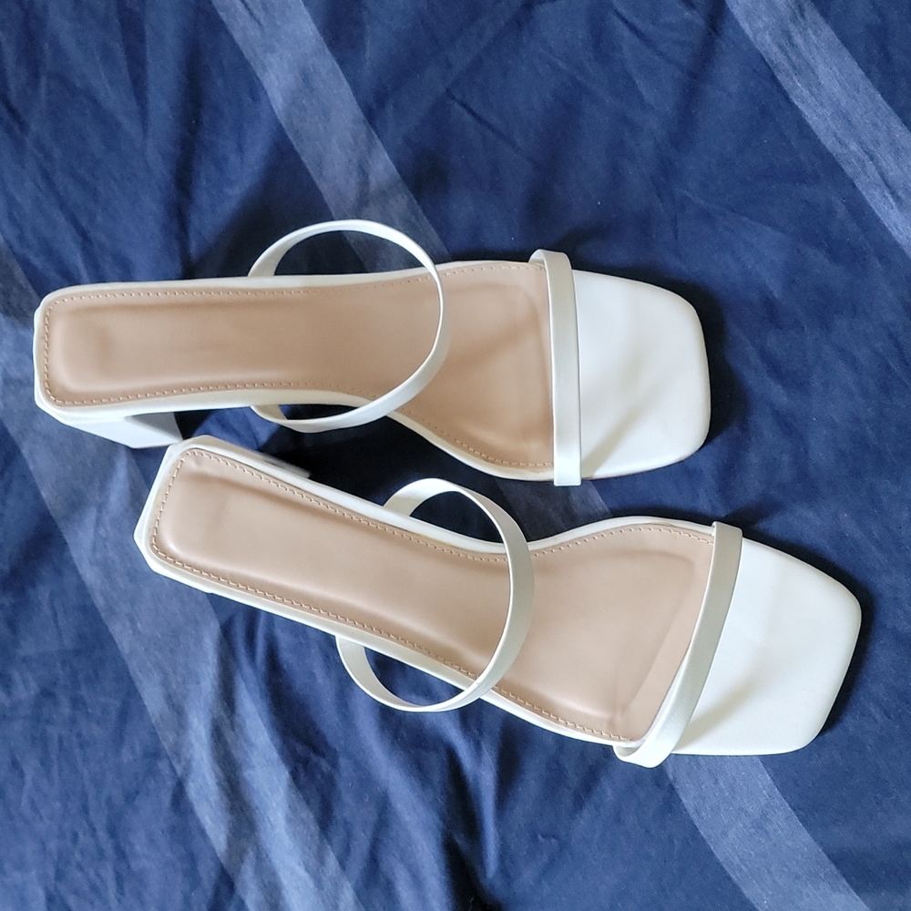 Small heel sandles